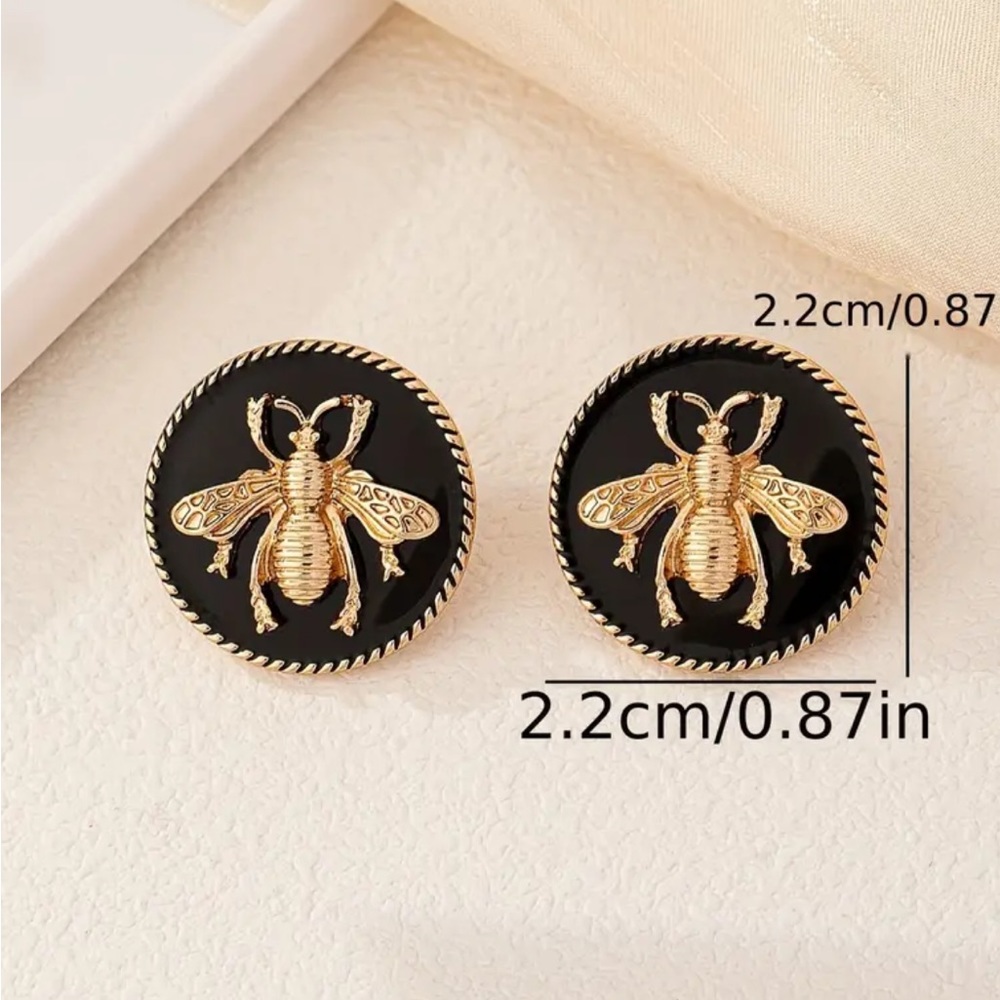 Cream Vintage Style Gold Bee Stud Earrings - Picture 3 of 3